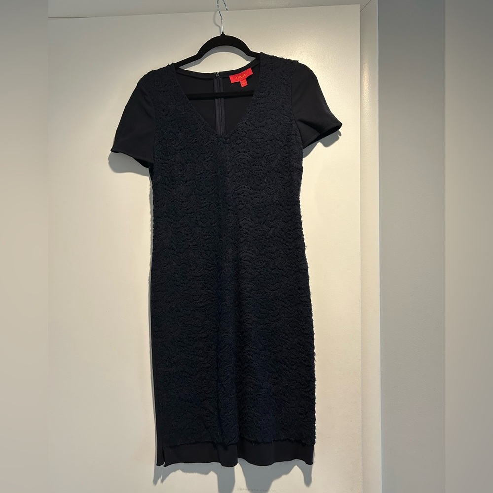 Avia Elegant Black Lace Midi Dress